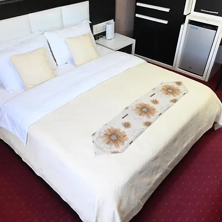 Liss Otel Lezhë