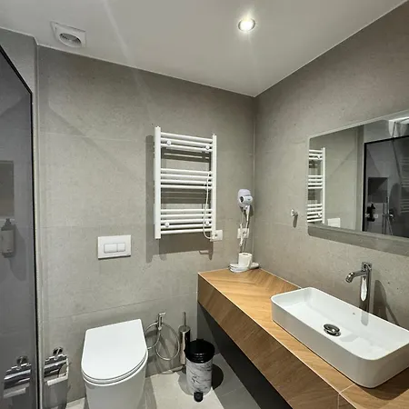 Liss Otel Lezhë